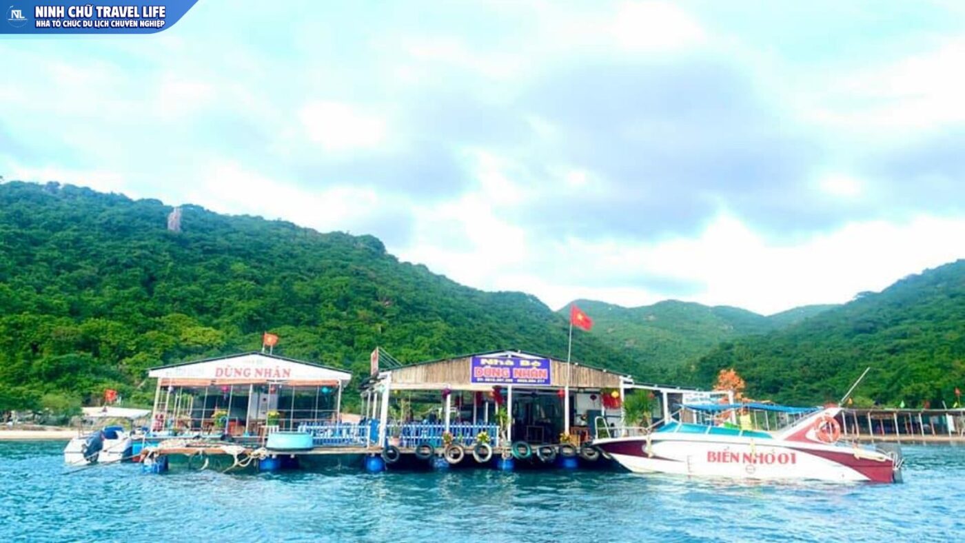 Nhà bè hải sản Dũng Nhân Vịnh Vĩnh Hy