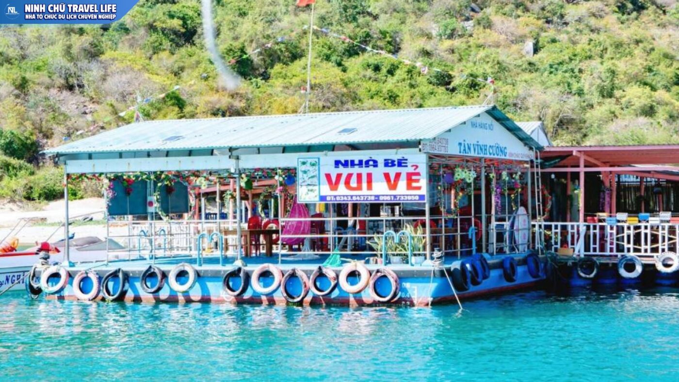 Nhà bè hải sản Vui Vẻ Vịnh Vĩnh Hy