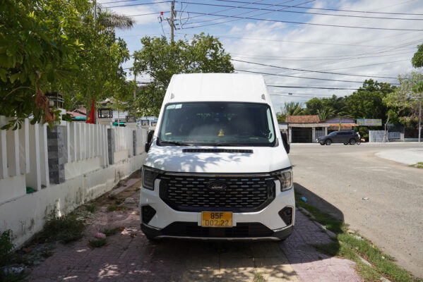 Ảnh thực tế dòng xe 18 chỗ của Ninh Chữ Travel Life